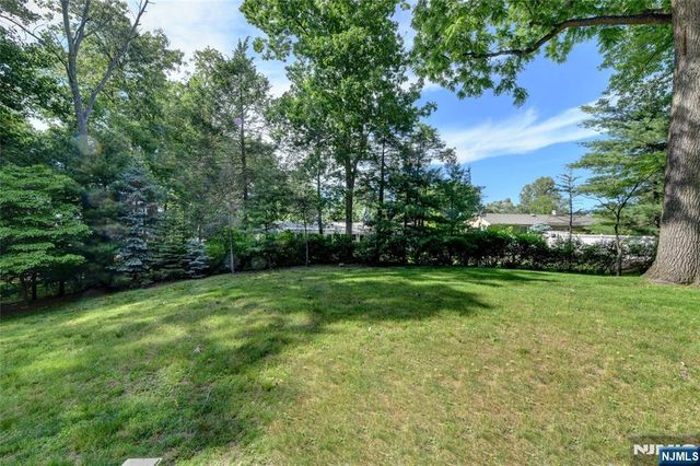 34 Knoll Road, Wayne, NJ 07470