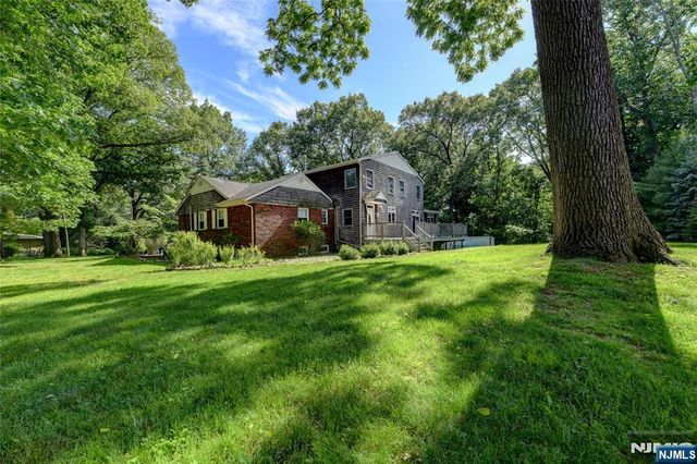 34 Knoll Road, Wayne, NJ 07470
