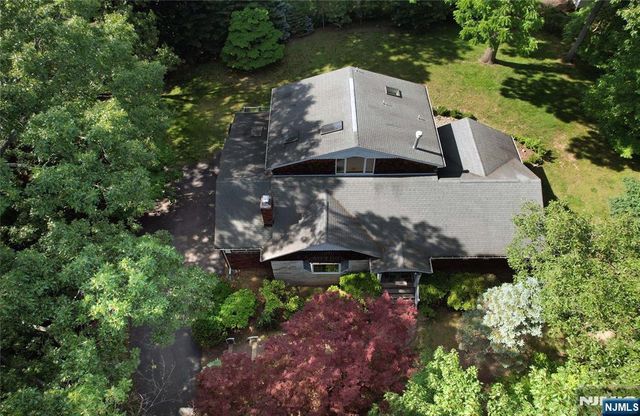 34 Knoll Road, Wayne, NJ 07470