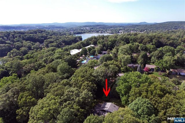 34 Knoll Road, Wayne, NJ 07470
