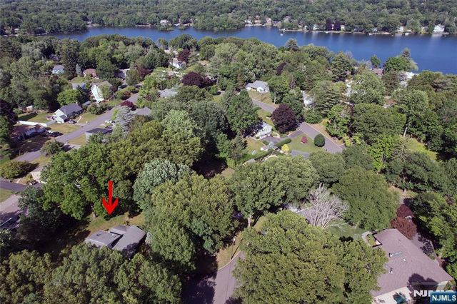34 Knoll Road, Wayne, NJ 07470