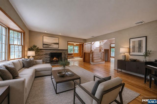 34 Knoll Road, Wayne, NJ 07470