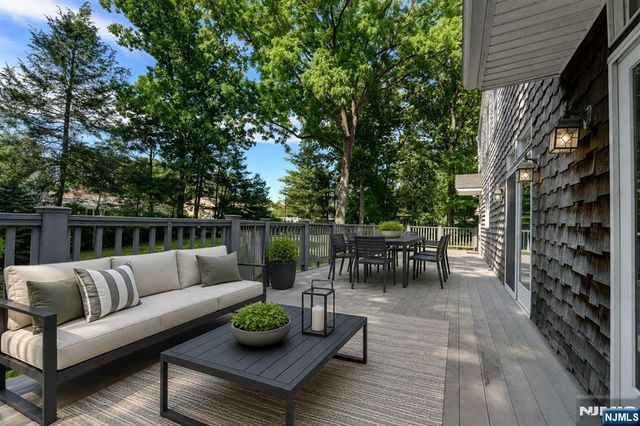 34 Knoll Road, Wayne, NJ 07470