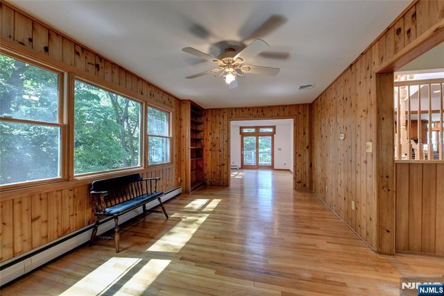 34 Knoll Road, Wayne, NJ 07470