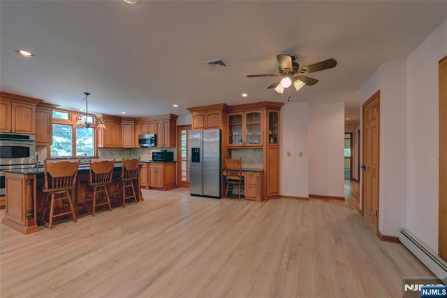 34 Knoll Road, Wayne, NJ 07470