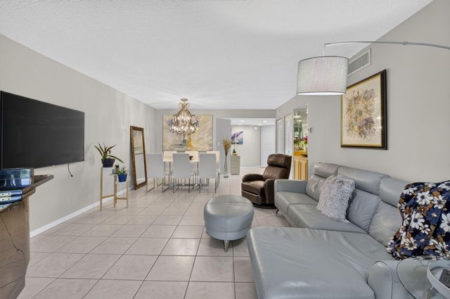 7473 Glendevon Lane 402, Delray Beach, FL 33446