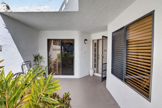 7473 Glendevon Lane 402, Delray Beach, FL 33446