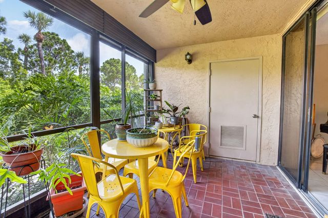 7473 Glendevon Lane 402, Delray Beach, FL 33446