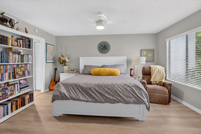 7473 Glendevon Lane 402, Delray Beach, FL 33446