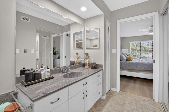 7473 Glendevon Lane 402, Delray Beach, FL 33446