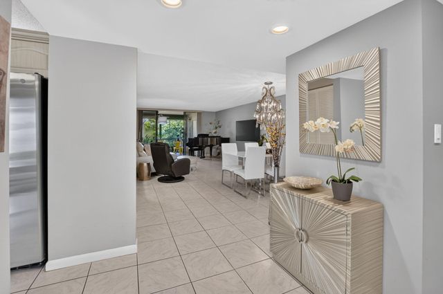 7473 Glendevon Lane 402, Delray Beach, FL 33446