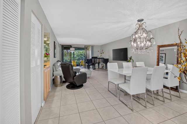 7473 Glendevon Lane 402, Delray Beach, FL 33446