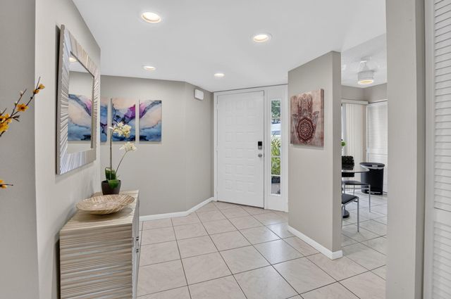 7473 Glendevon Lane 402, Delray Beach, FL 33446