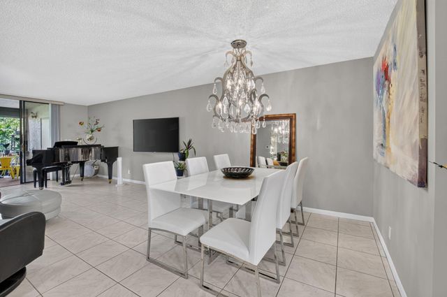 7473 Glendevon Lane 402, Delray Beach, FL 33446