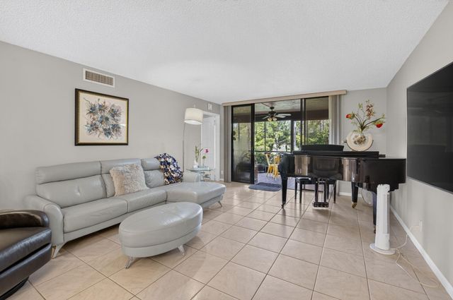 7473 Glendevon Lane 402, Delray Beach, FL 33446