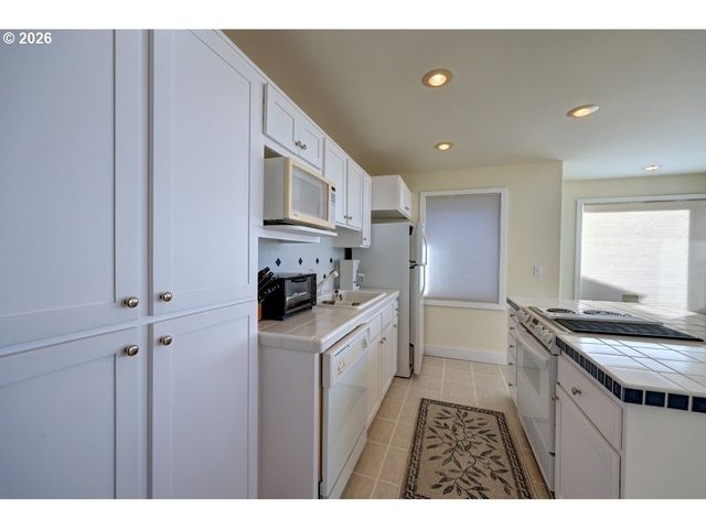 505 CAPES Dr 2, Oceanside, OR 97134