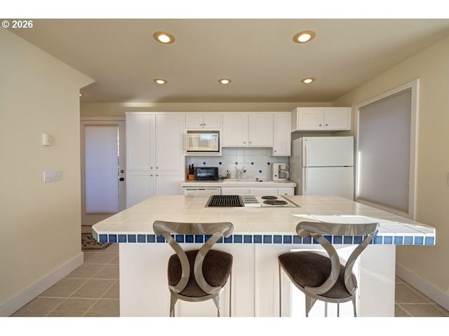 505 CAPES Dr 2, Oceanside, OR 97134