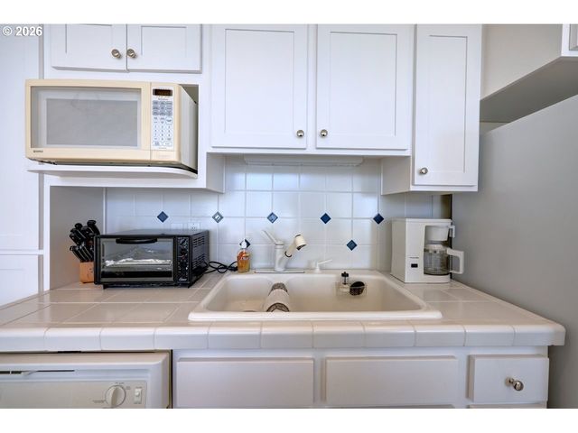 505 CAPES Dr 2, Oceanside, OR 97134