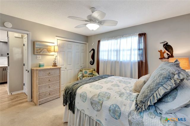 612 W Jackson Avenue, Port O'connor, TX 77982