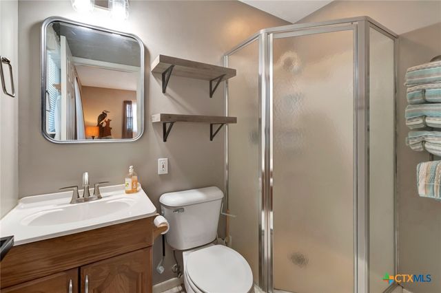 612 W Jackson Avenue, Port O'connor, TX 77982