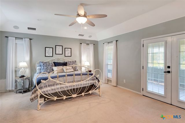 612 W Jackson Avenue, Port O'connor, TX 77982