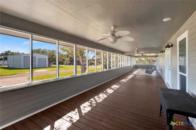 612 W Jackson Avenue, Port O'connor, TX 77982