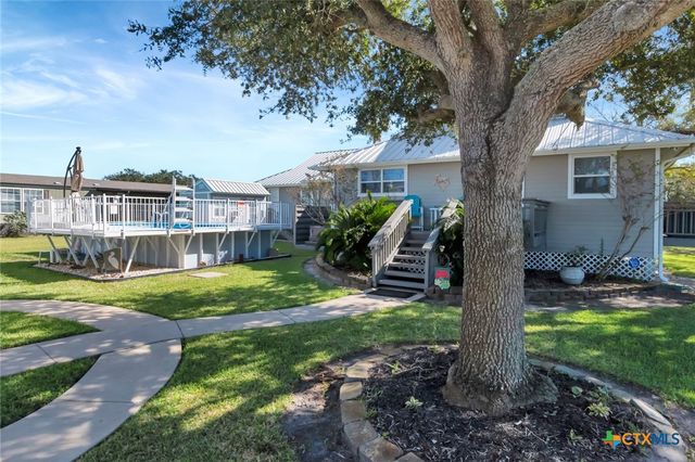 612 W Jackson Avenue, Port O'connor, TX 77982