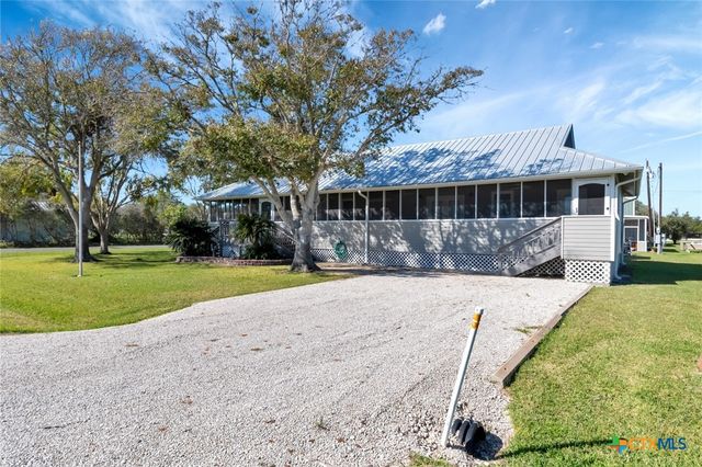 612 W Jackson Avenue, Port O'connor, TX 77982