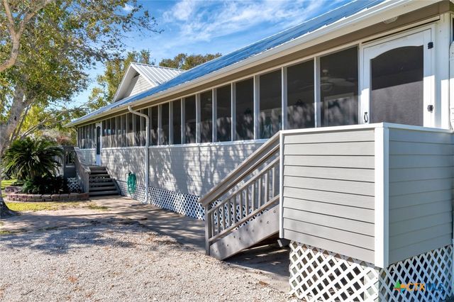 612 W Jackson Avenue, Port O'connor, TX 77982