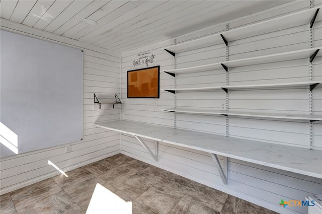 612 W Jackson Avenue, Port O'connor, TX 77982