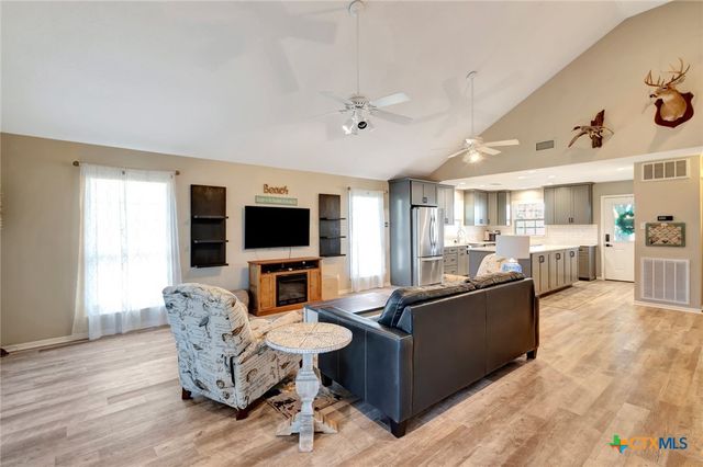 612 W Jackson Avenue, Port O'connor, TX 77982