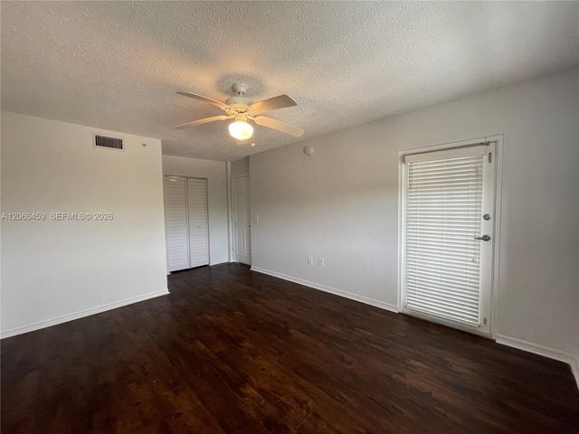 5025 Wiles Rd 303, Coconut Creek, FL 33073