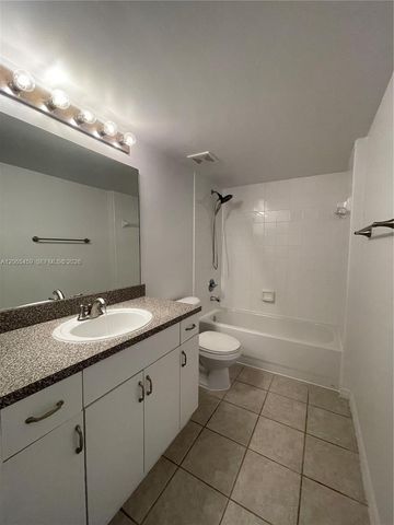 5025 Wiles Rd 303, Coconut Creek, FL 33073