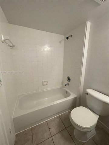 5025 Wiles Rd 303, Coconut Creek, FL 33073