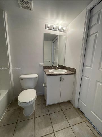 5025 Wiles Rd 303, Coconut Creek, FL 33073