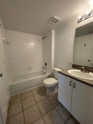 5025 Wiles Rd 303, Coconut Creek, FL 33073