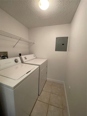 5025 Wiles Rd 303, Coconut Creek, FL 33073