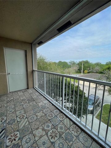 5025 Wiles Rd 303, Coconut Creek, FL 33073