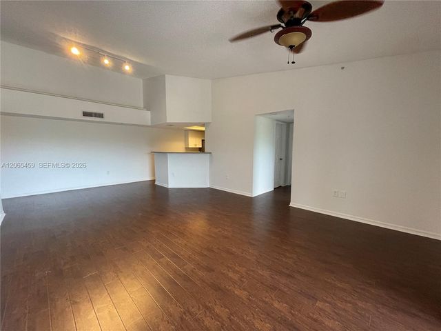 5025 Wiles Rd 303, Coconut Creek, FL 33073