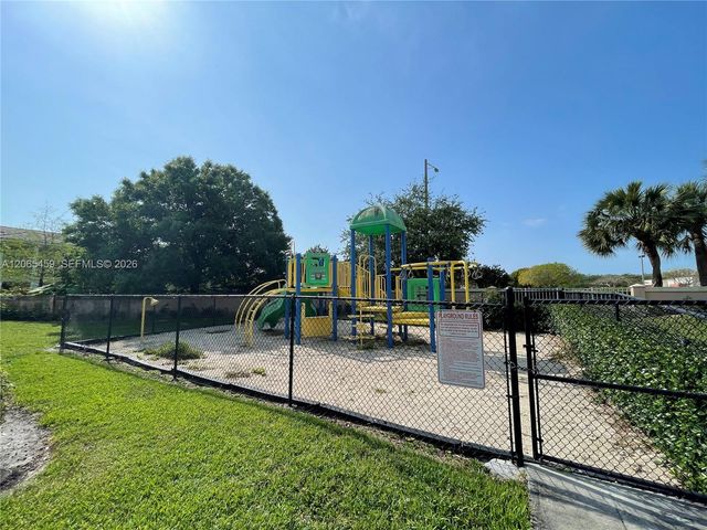 5025 Wiles Rd 303, Coconut Creek, FL 33073