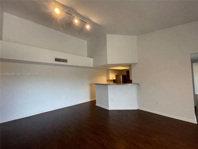 5025 Wiles Rd 303, Coconut Creek, FL 33073