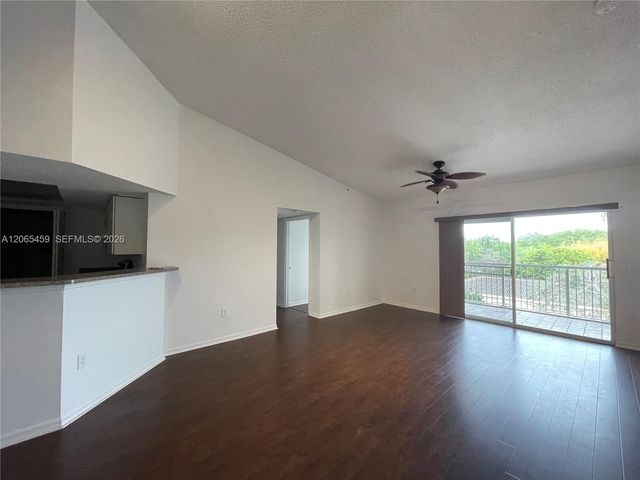 5025 Wiles Rd 303, Coconut Creek, FL 33073