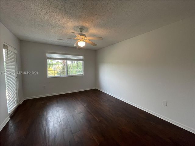 5025 Wiles Rd 303, Coconut Creek, FL 33073