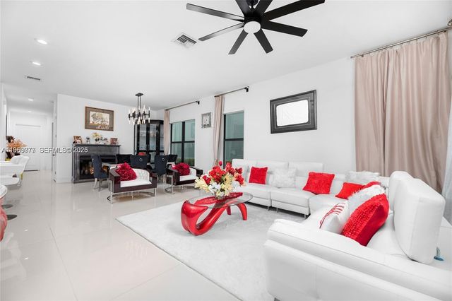 8475 NW 39th Ct, Coral Springs, FL 33065