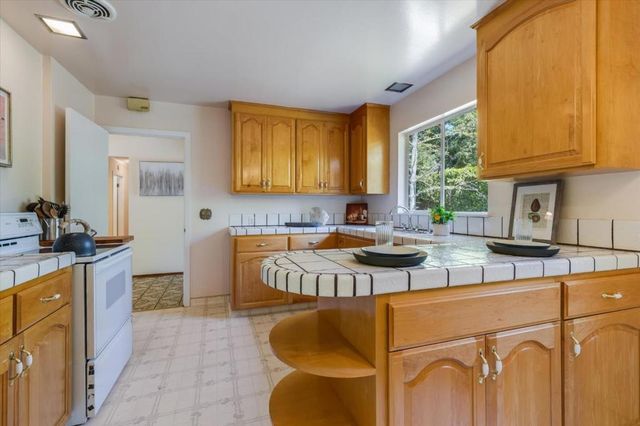 1225 San Mateo Drive, Menlo Park, CA 94025