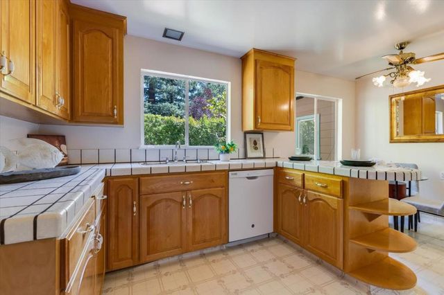 1225 San Mateo Drive, Menlo Park, CA 94025