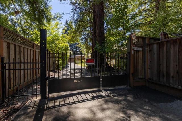 1225 San Mateo Drive, Menlo Park, CA 94025