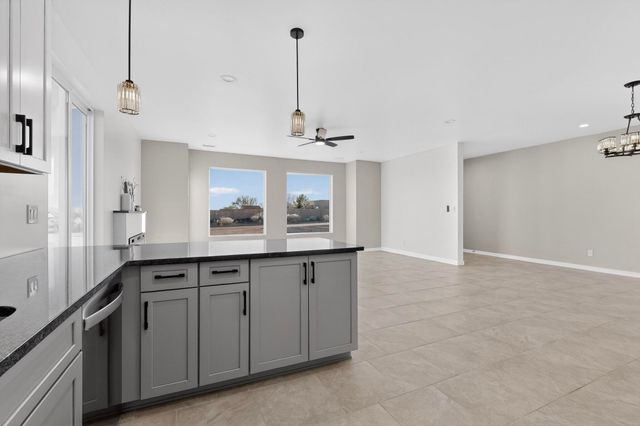 421 9th Avenue NE, Rio Rancho, NM 87124