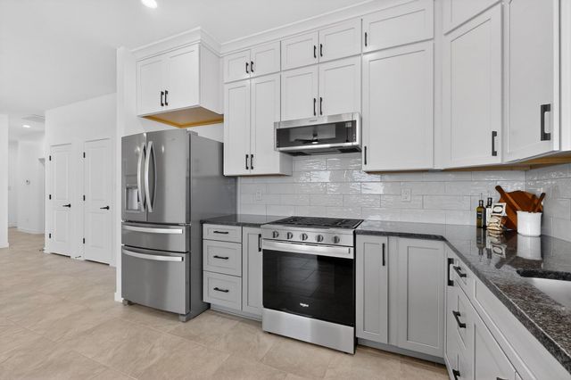 421 9th Avenue NE, Rio Rancho, NM 87124