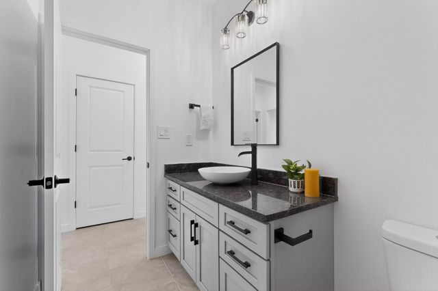 421 9th Avenue NE, Rio Rancho, NM 87124